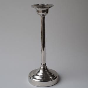 Bougeoir de Noël en aluminium poli conçu avec un appel festif élégant offrant un style moderne pour la décoration de vacances - Product Image 3