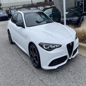 ALFA ROMEO GIULIA VELOCE RWD 2024 d'occasion, conduite à gauche/droite - Product Image 1
