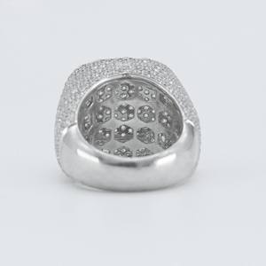 Eleva tu estilo con nuestro anillo de hip hop para hombre, hecho a mano con oro blanco de 14 quilates y diamantes. - Product Image 4