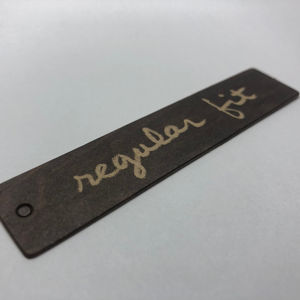 Étiquette volante de luxe personnalisée à la mode Impression offset Étiquette pivotante Recyclage Papier kraft écologique Carte-cadeau de marque UV en relief gaufré - Product Image 6