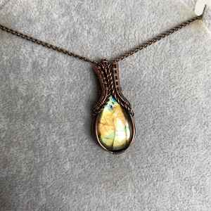 Collar con colgante de labradorita envuelto en cobre, joyería de cristal hecha a mano, regalo bohemio para ella, piedra preciosa Natural - Product Image 3