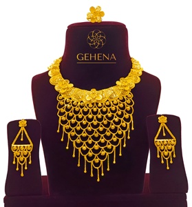 Conjunto de Collar, Aretes y Anillo de Lujo, Chapado en Oro de 24K, 5g, Nuevo y Exquisito, Moda Asequible para Mujer - Product Image 1