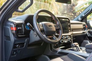 Auto Usado Confiable, Ford F-150 Raptor R 2025 - Product Image 2
