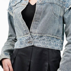 Chaqueta vaquera corta de manga larga para mujer de alta calidad, precio al por mayor, chaqueta vaquera informal lavada Lisa para mujer - Product Image 4