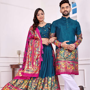 Ce beau combo assorti de Kurta et de Lehenga pour hommes de présentation de couple pour la saison des festivals - Product Image 1