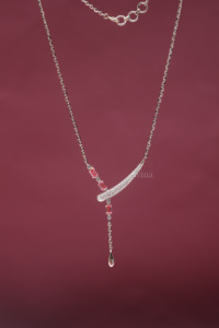 Collar con Colgante en Forma de Y con Diamante Redondo Cultivado en Laboratorio Certificado por IGI y Zafiro Corte Esmeralda Rosa en Oro Blanco de 18K, Joyería Fina de Lujo - Product Image 3