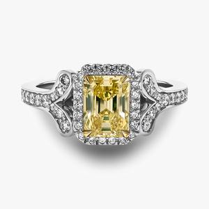 Anillo de bodas personalizado elegante amarillo Esmeralda corte laboratorio cultivado diamante Halo con acento Split Shank en anillo de oro blanco de 14K - Product Image 2