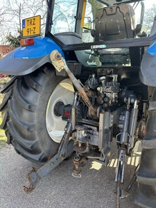 Tractor de pie New Hollands TS110 para uso agrícola con componentes centrales, bomba de engranajes de motor de cojinete - Product Image 2