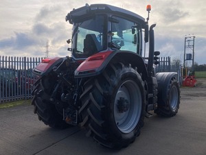 Massey Ferguson 8S.245 4WD Rueda Tractor Maquinaria agrícola Larga vida útil con tal Motor de caja de cambios de motor de engranaje de bomba - Product Image 2