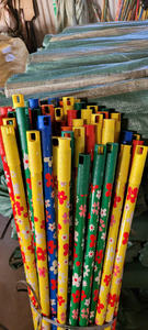 Manche de balai en bois de 8 cm de long, revêtement en PVC, motif floral, couleurs mélangées - Product Image 2
