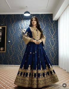 Robe afghane Kuchi élégante à dégradé vert, broderie lourde de pièces d'argent, travail floral artisanal, chiffon ombré - Product Image 5