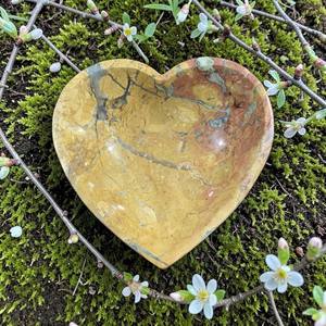 Cuenco Pequeño en Forma de Corazón de Jaspe Maligano Natural, Tallado a Mano, Pulido, Cuenco Decorativo de Piedra con Tonos Únicos de Naranja y Gris - Product Image 3