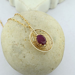 Collier pour femme en or jaune 18 carats avec pendentif en diamant naturel et rubis ovale, fait à la main, pour fiançailles, anniversaire, fabricant indien - Product Image 3