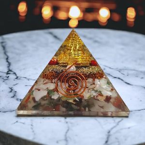Pyramide de prospérité et de protection-Orgone naturel avec Shree Yantra 7 pierres de chakra et Rudraksha - Product Image 6
