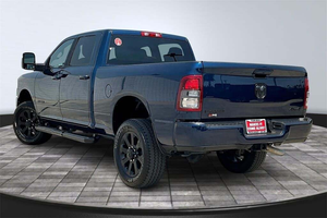 RAM 2500 Big Horn Crew Cab 2024 USADO, Tracción en las Cuatro Ruedas, Automático, Volante a la Izquierda, ACC, Neumáticos R19, Interior Oscuro, Asientos de Tela, Faros LED, Pantalla Táctil - Product Image 5