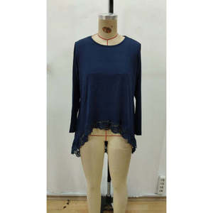 Blusa de Viscosa de Manga Larga con Cuello Redondo y Dobladillo Asimétrico con Delicado Detalle de Encaje para Mujer, Modelo 31743, de Jane's - Product Image 5