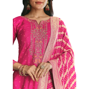 Kurta Palazzo Rosa Rani de Seda Rusa con Dupatta Banarasi, Ropa Étnica para Mujer al por Mayor, Fábrica de Ropa OEM, Atuendo Personalizado - Product Image 4