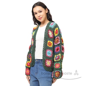 Giacca fatta a mano all'uncinetto da donna Cardigan in maglia Boho sostenibile da donna - Product Image 3