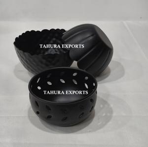 Le plus récent bol en métal noir durable idéal pour servir ou mélanger avec une forme solide et des parois lisses offrant un confort pour un usage domestique - Product Image 1