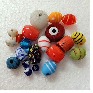 Perles de verre mixtes assorties sur mesure dans des conceptions personnalisées, tailles .. Idéal pour la revente et adapté aux créateurs de bijoux - Product Image 1