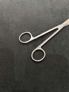 Tijera de acero inoxidable de alta precisión afilada con herramienta quirúrgica Manual de inserción Tc para hospitales y clínicas - Product Image 4