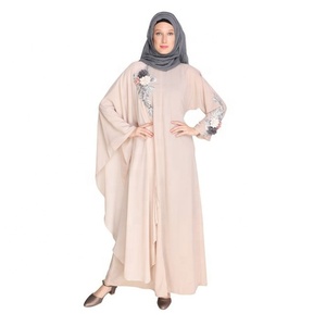 Pliss Bliss Dubai Style Abaya Robe Ethnique Décontractée Moderne pour les Musulmans Hot Front Open Design en Grande Taille - Product Image 1