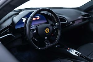 Offerta bassa 2022 <span class=keywords><strong>Fe</strong></span> rra ri 296G-T-B motore ibrido biturbo V6 da 818 CV cambio automatico LHD Dark Interior modello - Product Image 3