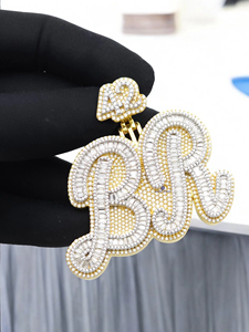 Colgante de Lujo Personalizado con Iniciales y Baño de Oro A2, Joyería Hip Hop con Diamantes Moissanite - Product Image 2