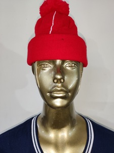 Gorro de Celebración con Pompones para Fiesta de Navidad, Hecho de Lana, Diseños y Colores Personalizables, Alta Calidad, Producción Rápida, Hecho en India - Product Image 3