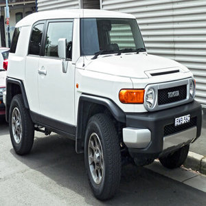 Toyota FJ Cruiser Usado 2021-2026, Varios Colores, SUV 4x4, Neumáticos R20, Techo Metálico, Volante a la Izquierda, Gasolina, 4 Asientos, Interior Oscuro - Product Image 3