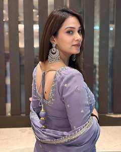 Hermosa colección de ropa étnica de diseñador de Bollywood, telas de Georgette de imitación pesadas con trabajo de secuencia de bordado para mujeres - Product Image 3