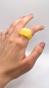 Anillo de resina de alto pulido personalizado al por mayor para mujer, hermosa joyería de moda colorida hecha a mano de la mejor calidad de la India - Product Image 5