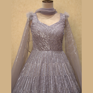 Vestido malva con ritmos brillantes y secuencia con bordado a mano pesado para ocasiones modernas al por mayor India a granel - Product Image 2