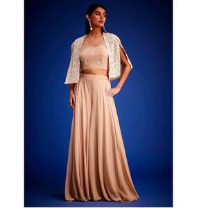 Ensemble de vêtements ethniques indiens pour femmes, de qualité supérieure, avec un véritable travail artisanal en miroir, pour un usage quotidien et décontracté, disponible à la vente - Product Image 1