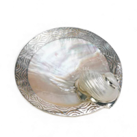Assiette Ronde de Luxe en Nacre pour Servir des Fruits de Mer Élégamment et Décorer la Table, Provenant du Vietnam