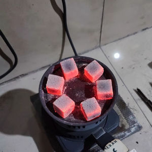 Charbon à chicha Coco Gold Briquettes Merades d'Indonésie Sans odeur Longue durée de combustion Certifié écologique Salons à chicha Exportation vers Dubaï - Product Image 1