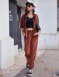 2Piece <b>Women</b> Velvet Tracksuit <b>Velour</b> <b>Lounge</b> <b>Set</b> with Zip-Up Top and Sweatpants Comfortable Casual Wear Outfit with Handy Pockets - Product Image 3
