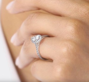 Bague de mariage et de fiançailles en or blanc rose jaune 10 carats avec cadeau de diamant de laboratoire taillé en poire pour elle - Product Image 3