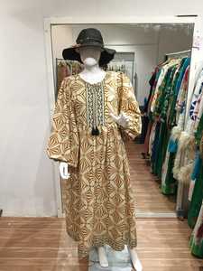 เดรสยาวลำลองผู้หญิง แขนยาว คอวี ปักลายฉลุ ผ้าลูกไม้ สีสวยที่สุด ติดกระดุมด้านหน้า รุ่นวินเทจ ปี 2025 - Product Image 6