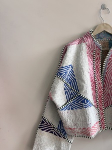 Chaqueta Acolchada Kantha Vintage Hecha a Mano, Chaqueta India Única - Product Image 2