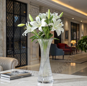 Décoration intérieure contemporaine Vases à fleurs pour Designer Living - Product Image 1