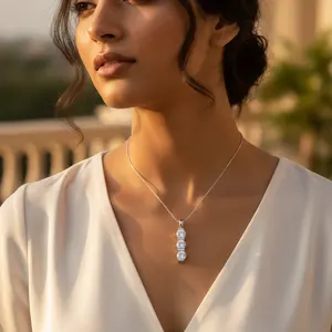 Collier pendentif en argent 925 fait main pour femmes avec zircone cubique, représentant des animaux, des numéros, des dessins animés avec des accents en or, platine et rubis - Product Image 2