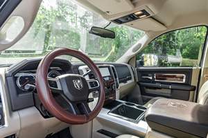 Dodge Ram 2500 Laramie 4x4 Usada, 2010, Volante a la Izquierda/Derecha, de Uso Pesado - Product Image 3