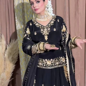 Hermoso traje Punjabi Salwar con diseños de cuello Gharara y Sarara para mujeres Ropa de fiesta de estilo indio y pakistaní al por mayor - Product Image 1