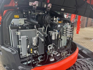 Alquiler de Miniexcavadora Kubota U50-5 de 5T, con orugas limpias, peso operativo de 40 toneladas, bomba hidráulica Liyuan y componentes de caja de cambios de alta calidad. - Product Image 3