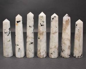 เสาโอเบลิสก์คริสตัลมูนสโตนสีรุ้งแกะสลักด้วยมือขนาดกลางถึงใหญ่สำหรับตกแต่งบ้านฮวงจุ้ย - Product Image 1