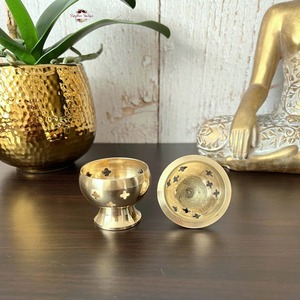 Brûleur d'encens en laiton Design croisé Écologique M R Artisanat Meilleure vente Encensoir Diffuseur Encens indien Utilisation pour la maison et l'hôtel - Product Image 3