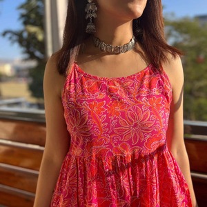 Femmes élégantes robe midi à imprimé floral rose robe élégante longue sirène tenue mince été plage vacances robe de décoration en dentelle - Product Image 4