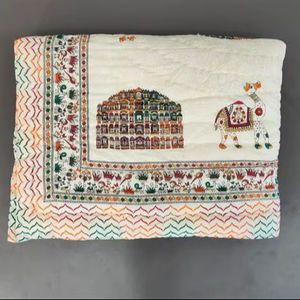 Couverture réversible en coton du Rajasthan, matelassée, imprimé or et chameau - Product Image 1