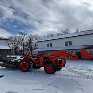 Tracteur à roues compact Kubota L32S avec chargeur frontal 4x4, machine agricole utilitaire - Product Image 5